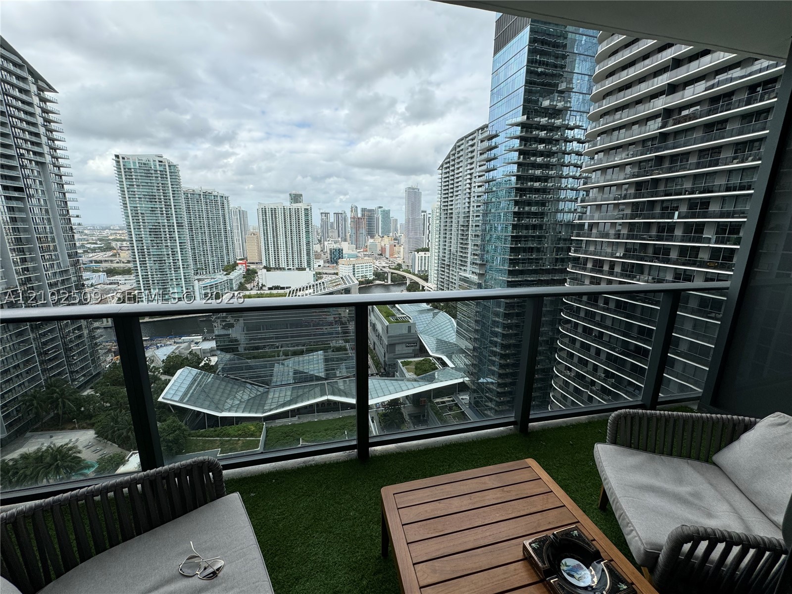 45 SW 9th St #3010, Miami FL 33130