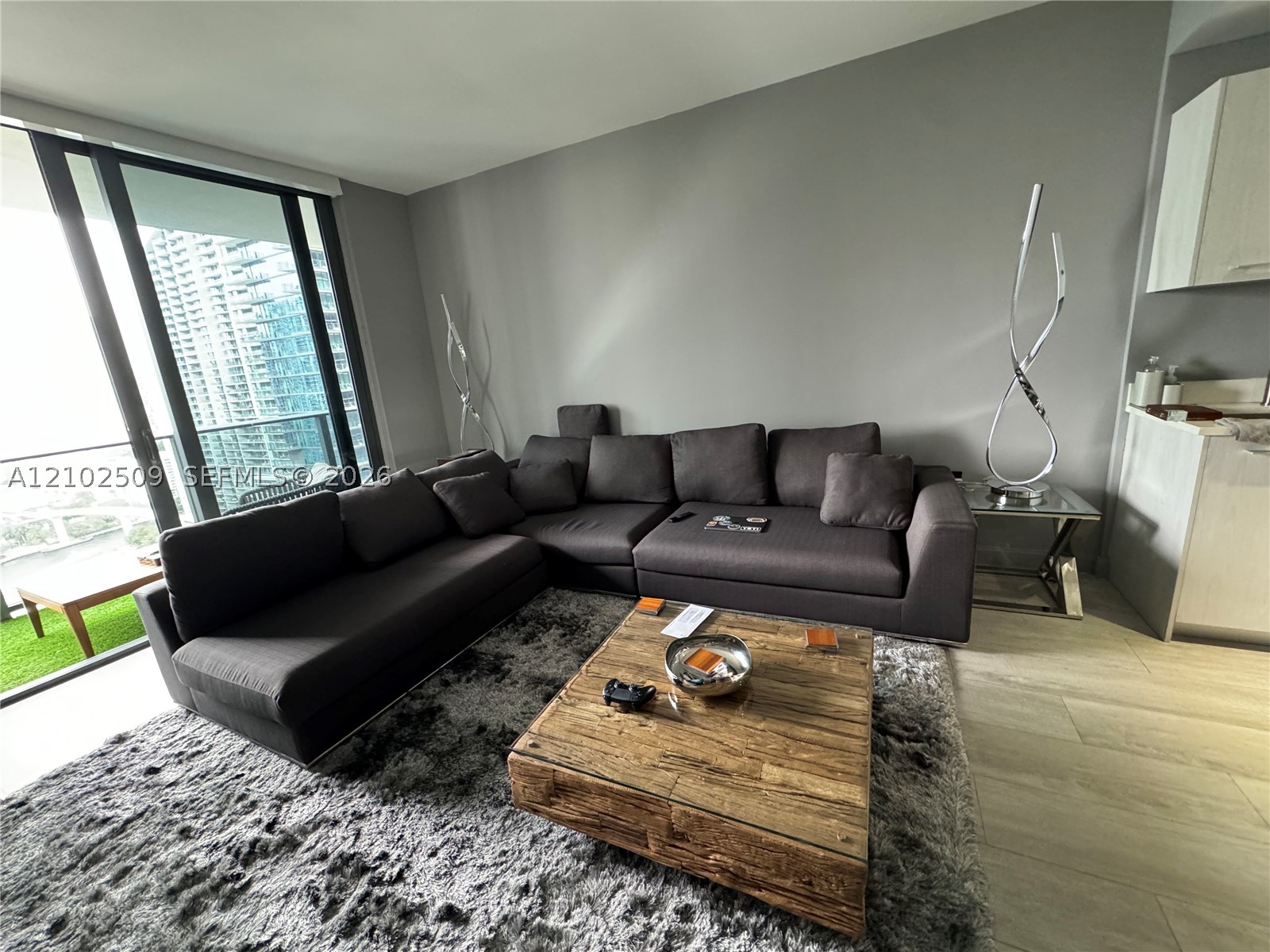 45 SW 9th St #3010, Miami FL 33130