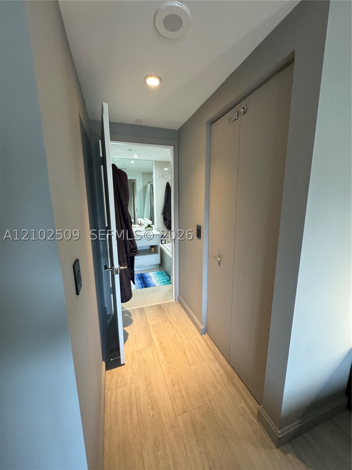 45 SW 9th St #3010, Miami FL 33130