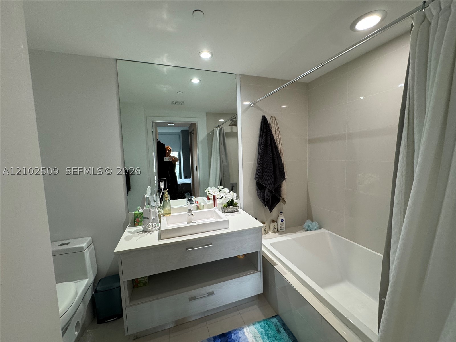 45 SW 9th St #3010, Miami FL 33130