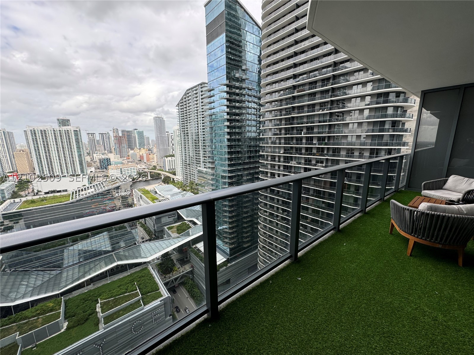 45 SW 9th St #3010, Miami FL 33130