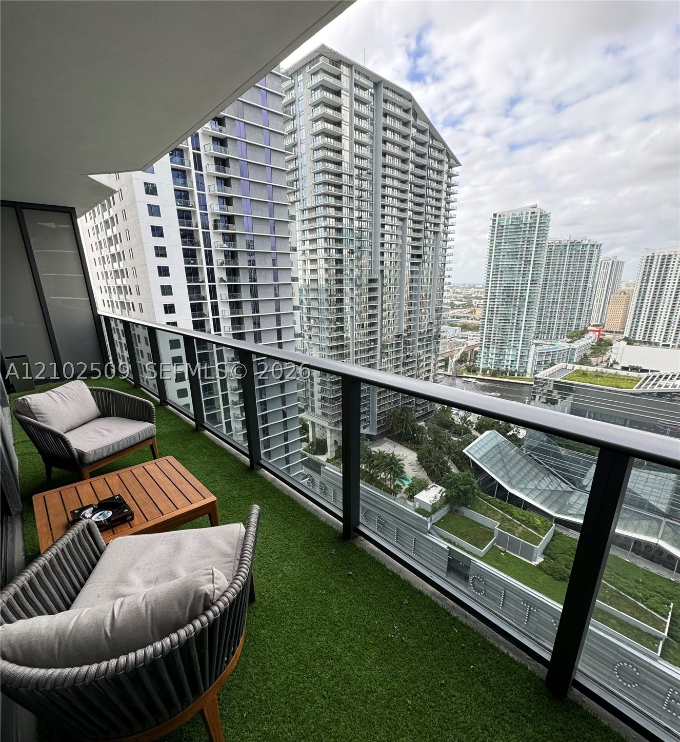 45 SW 9th St #3010, Miami FL 33130