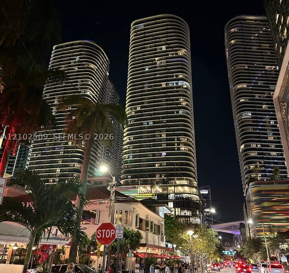 45 SW 9th St #3010, Miami FL 33130