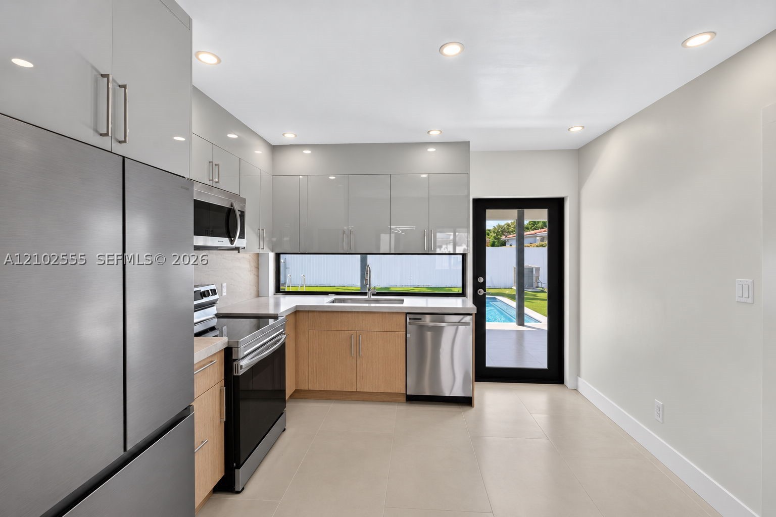 4752 SW 1st St, Miami FL 33134