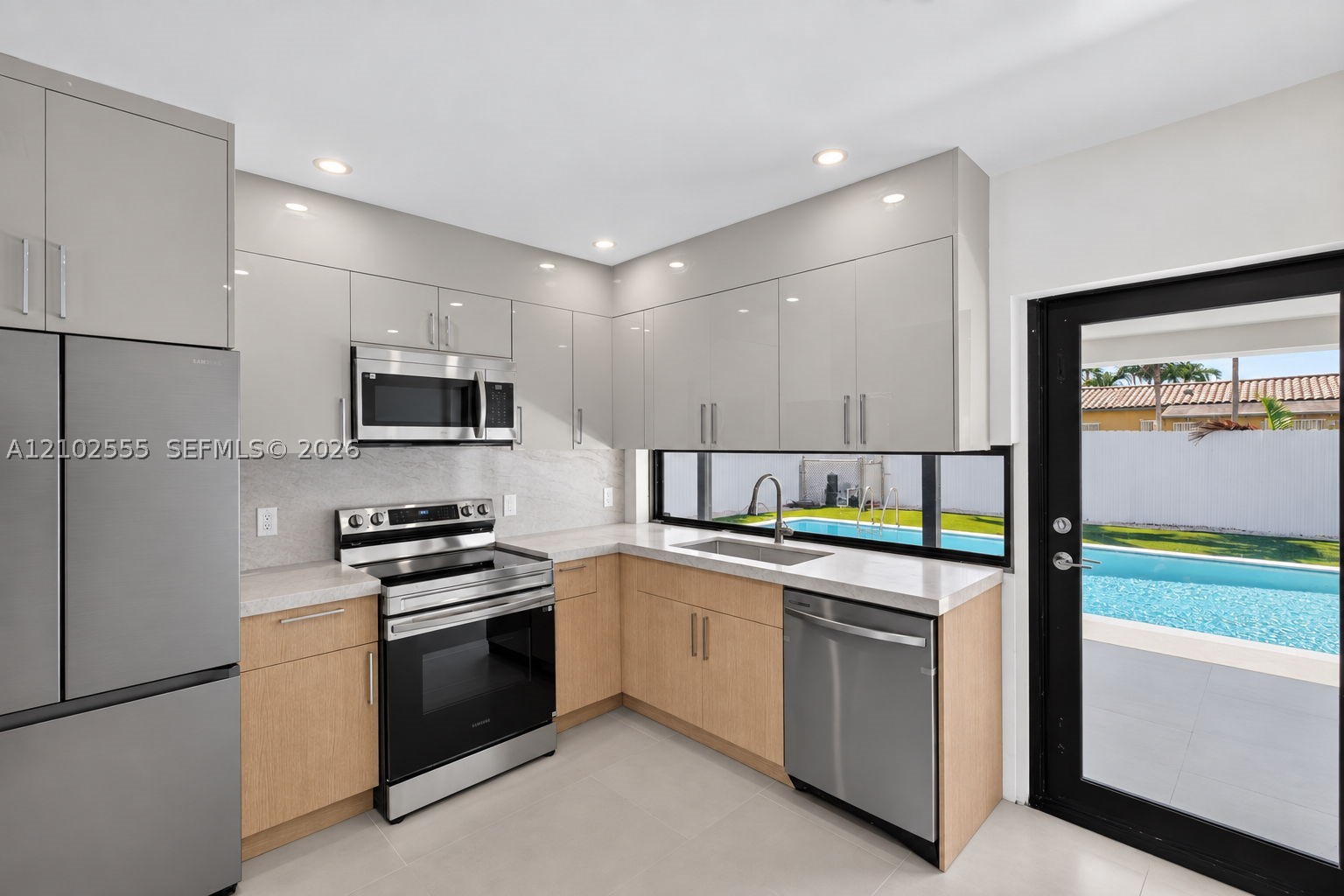 4752 SW 1st St, Miami FL 33134