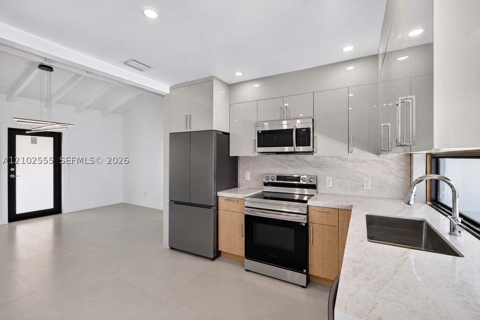 4752 SW 1st St, Miami FL 33134