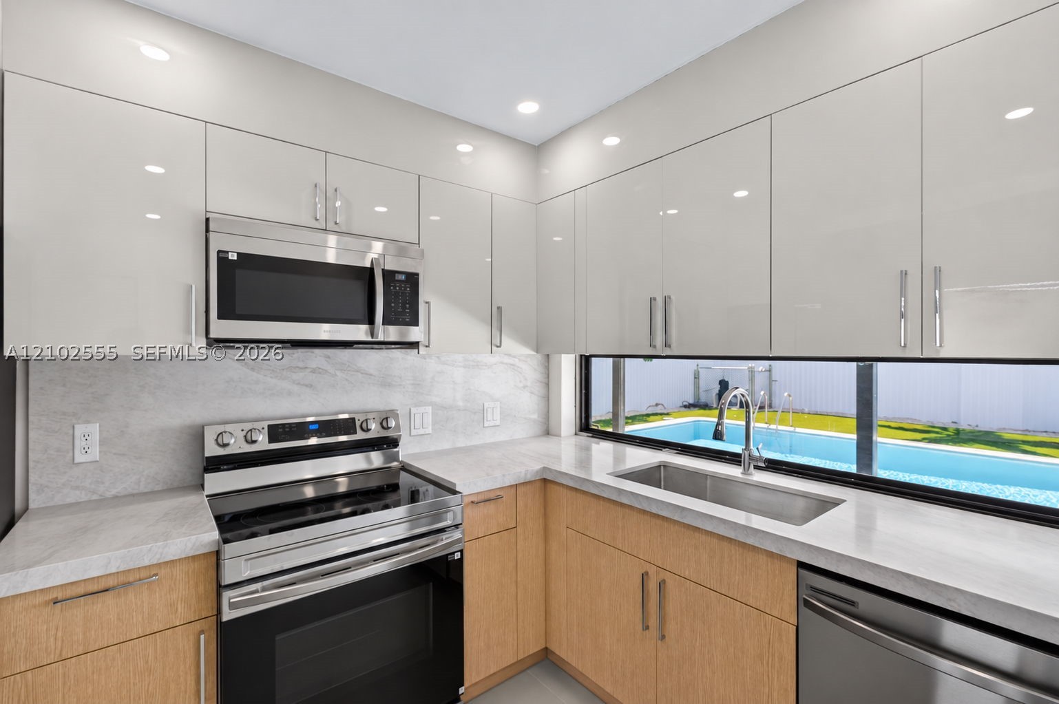 4752 SW 1st St, Miami FL 33134