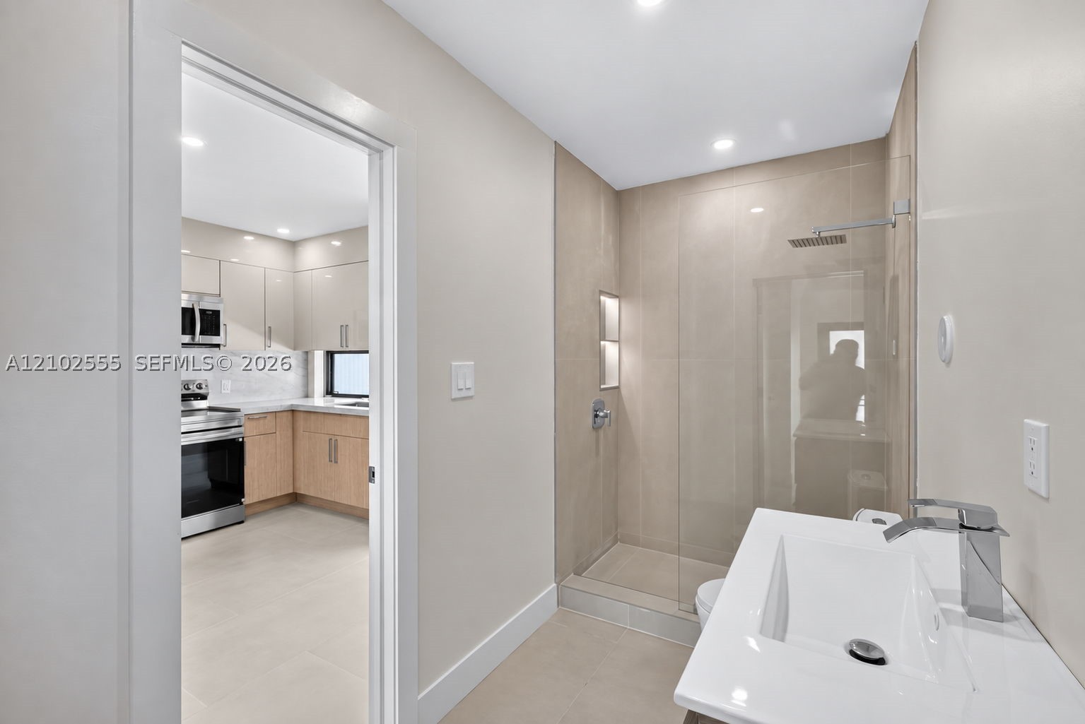 4752 SW 1st St, Miami FL 33134