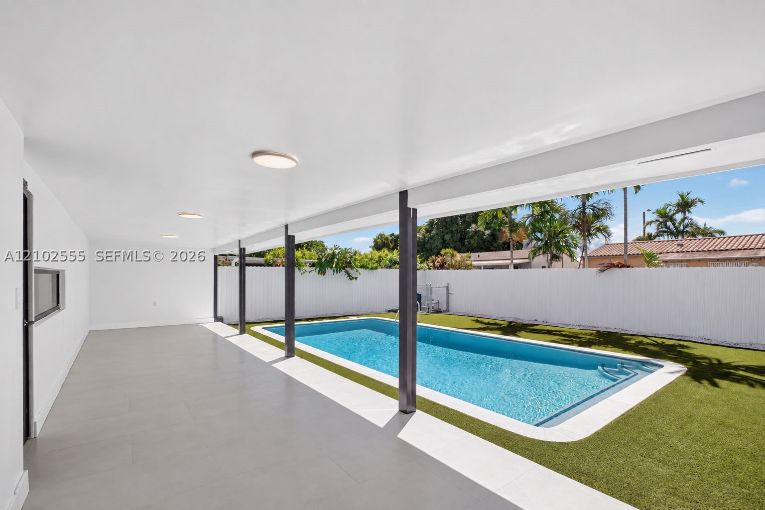 4752 SW 1st St, Miami FL 33134