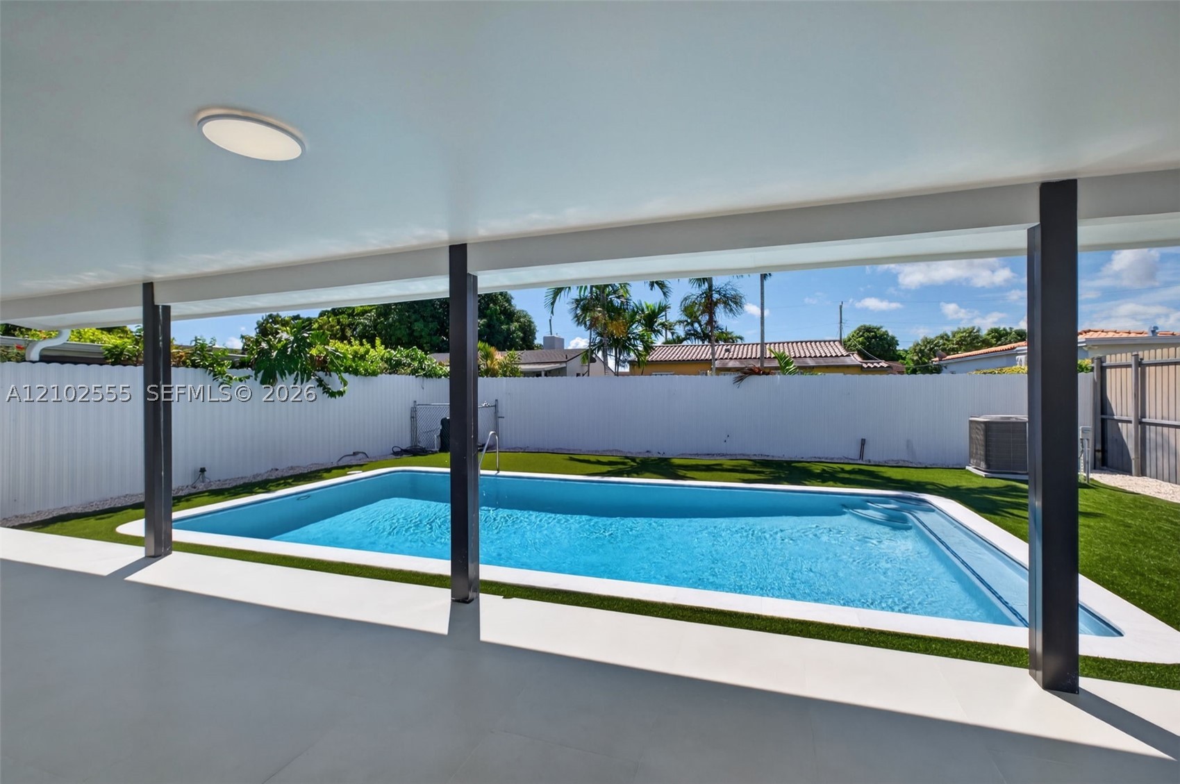 4752 SW 1st St, Miami FL 33134