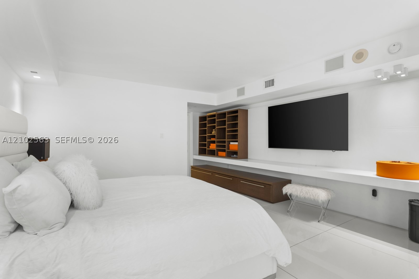 10155 Collins Ave #1210, Bal Harbour FL 33154