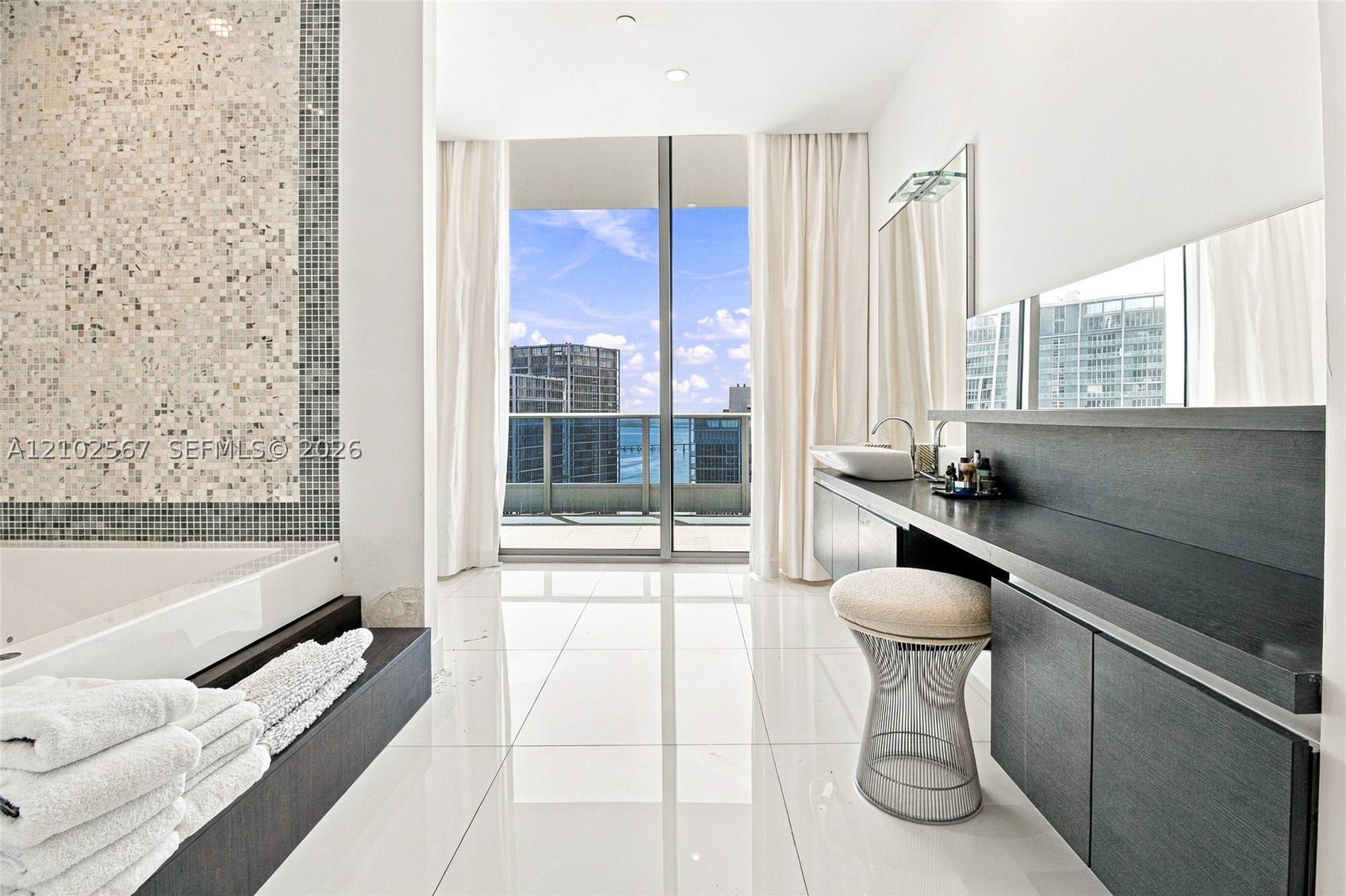 200 Biscayne Boulevard Way #5302, Miami FL 33131