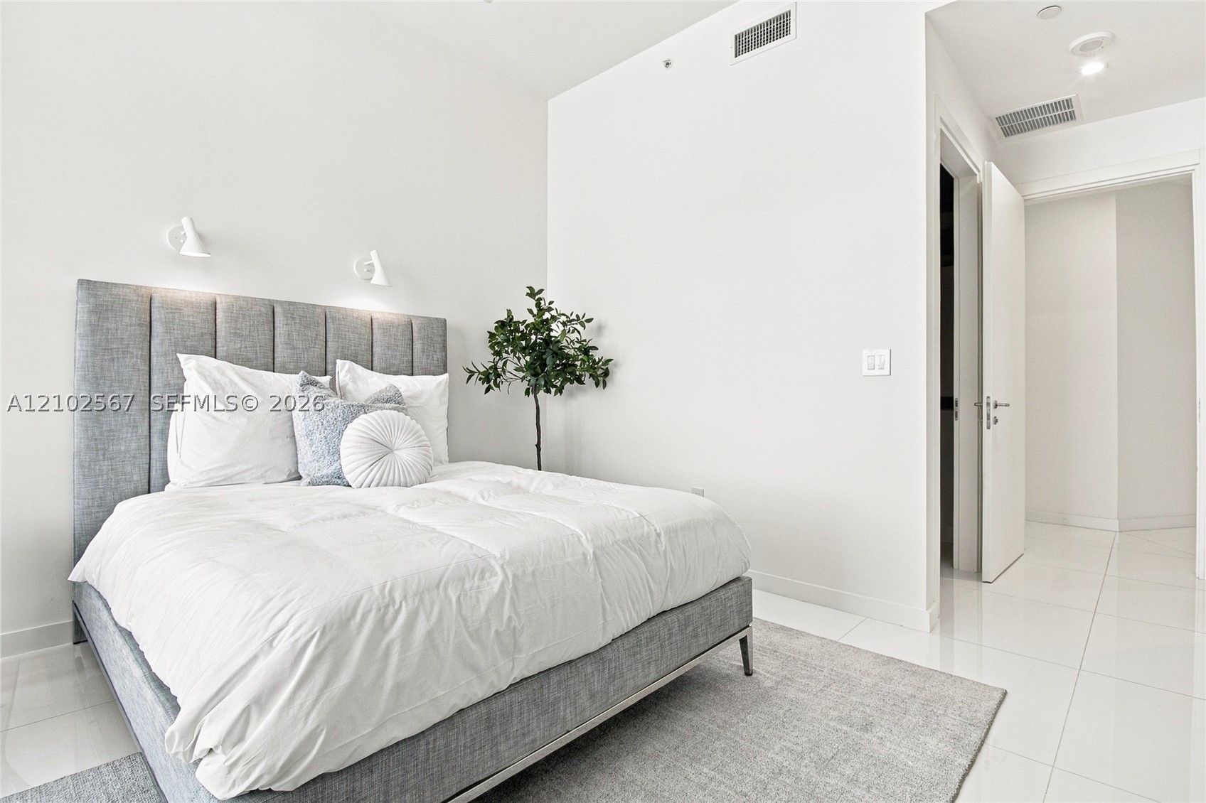 200 Biscayne Boulevard Way #5302, Miami FL 33131