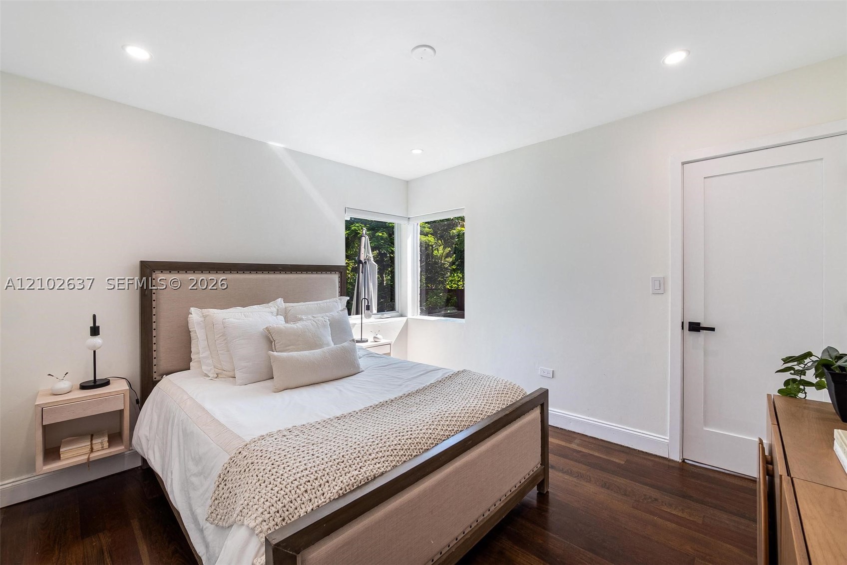 945 NE 82nd St, Miami FL 33138