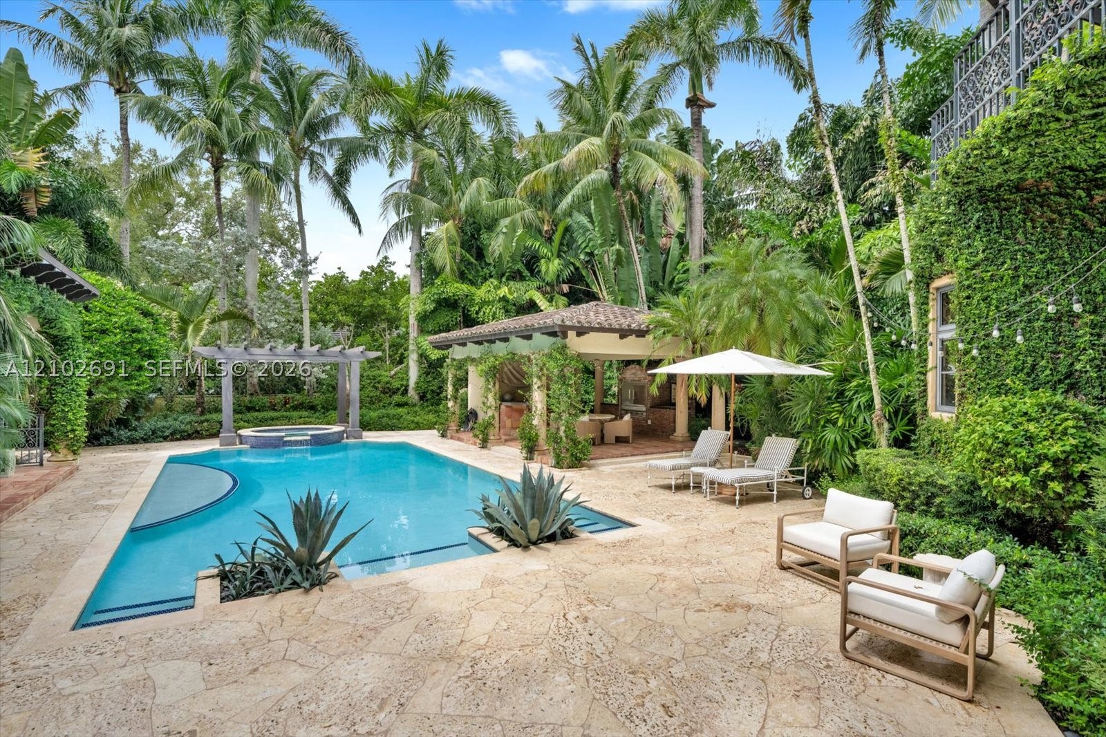 5746 SW 100th St, Pinecrest FL 33156