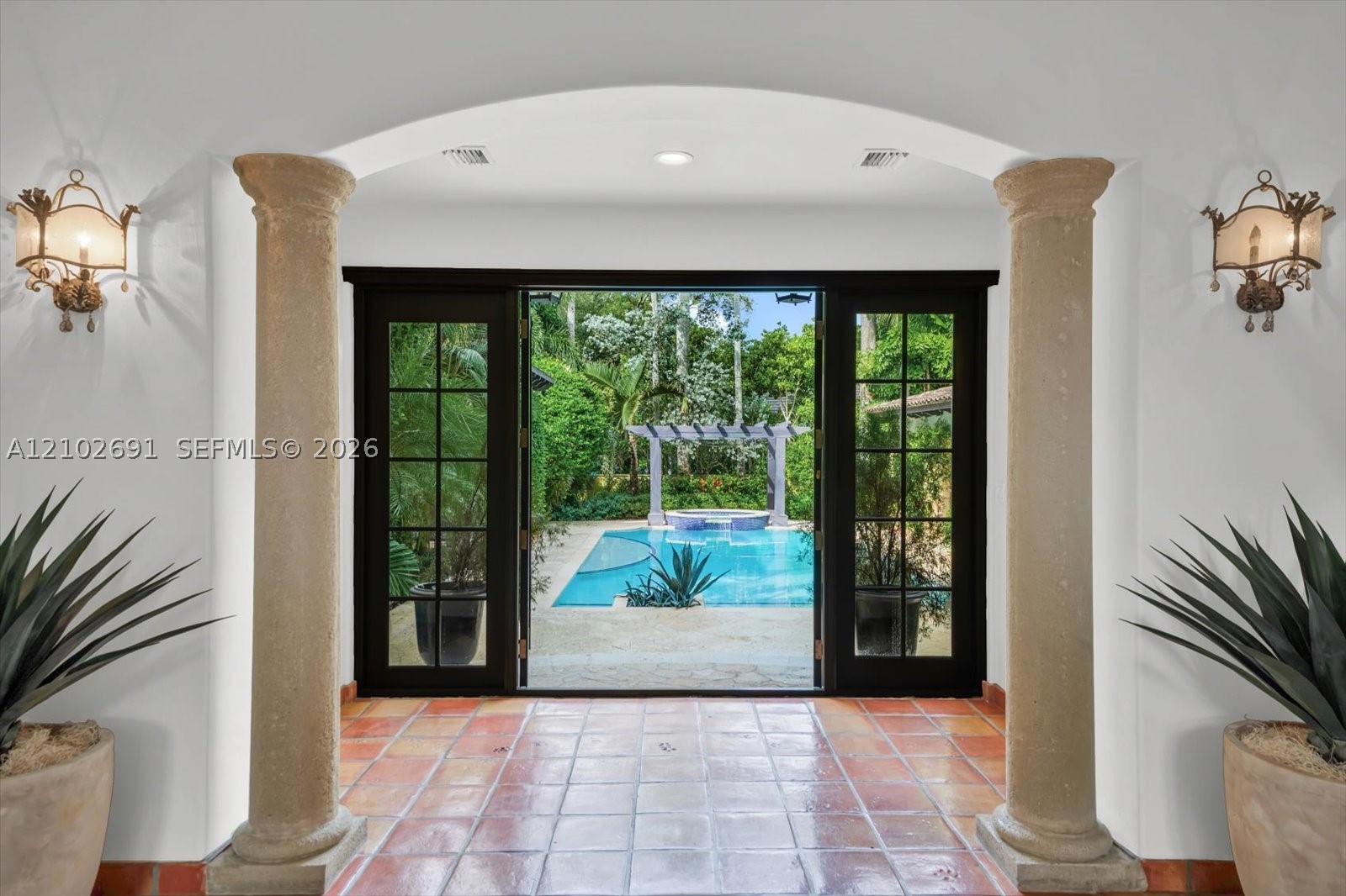 5746 SW 100th St, Pinecrest FL 33156