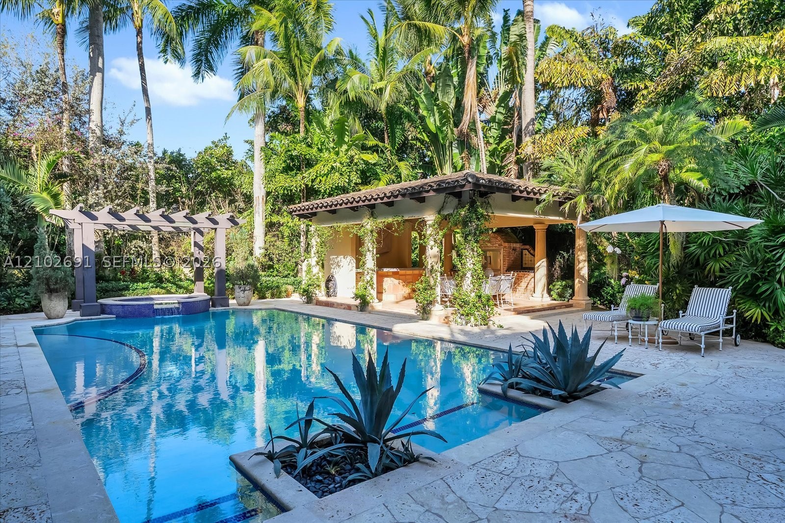 5746 SW 100th St, Pinecrest FL 33156
