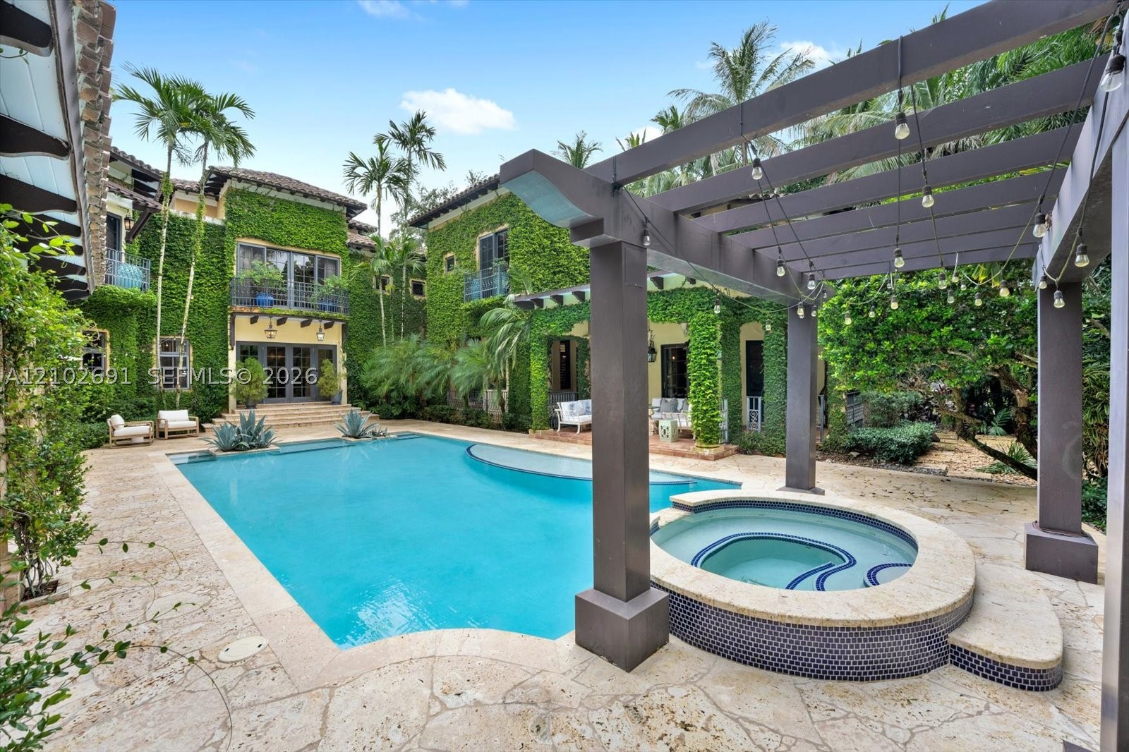 5746 SW 100th St, Pinecrest FL 33156