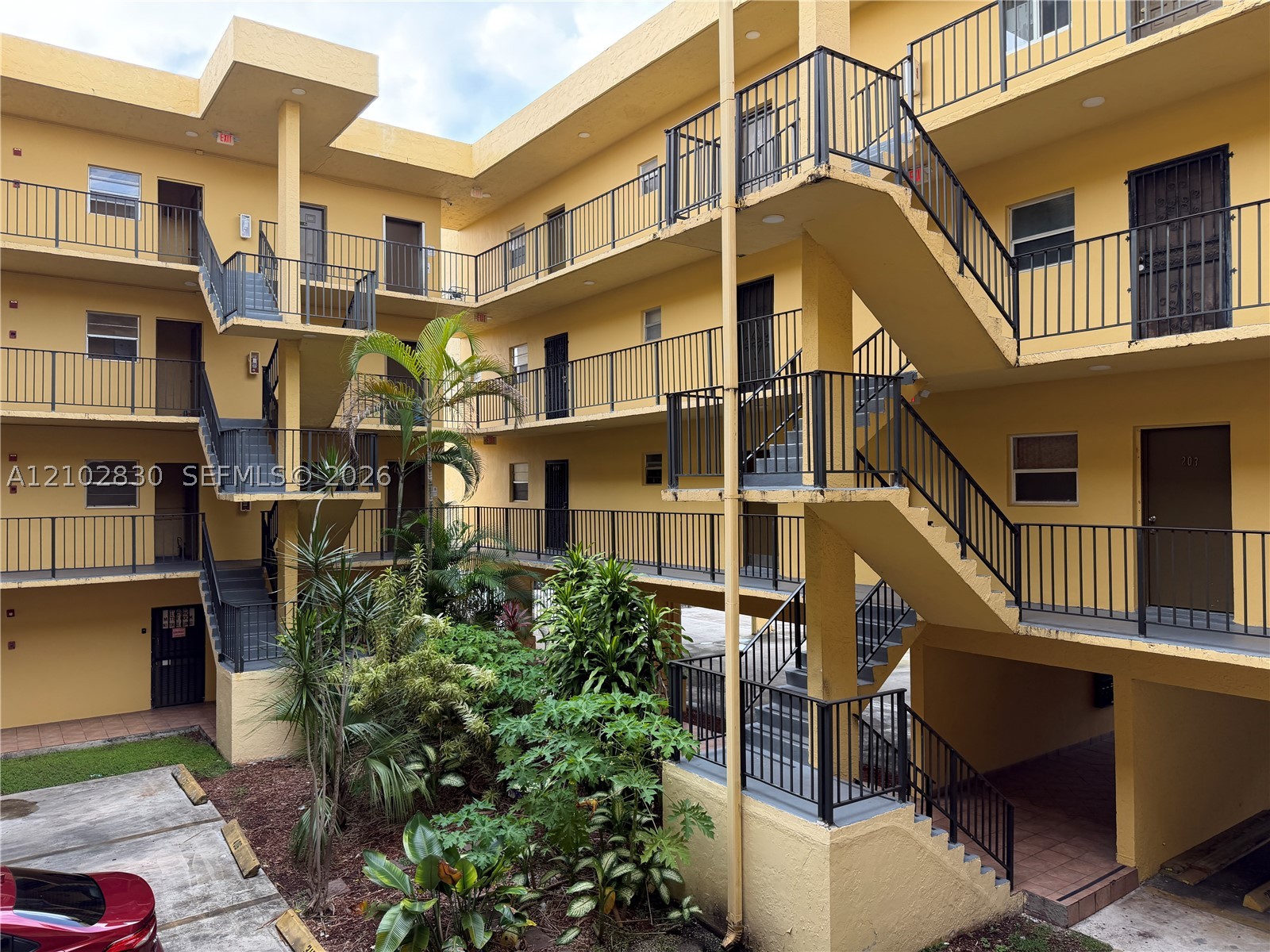 300 NE 125th St #205, North Miami FL 33161