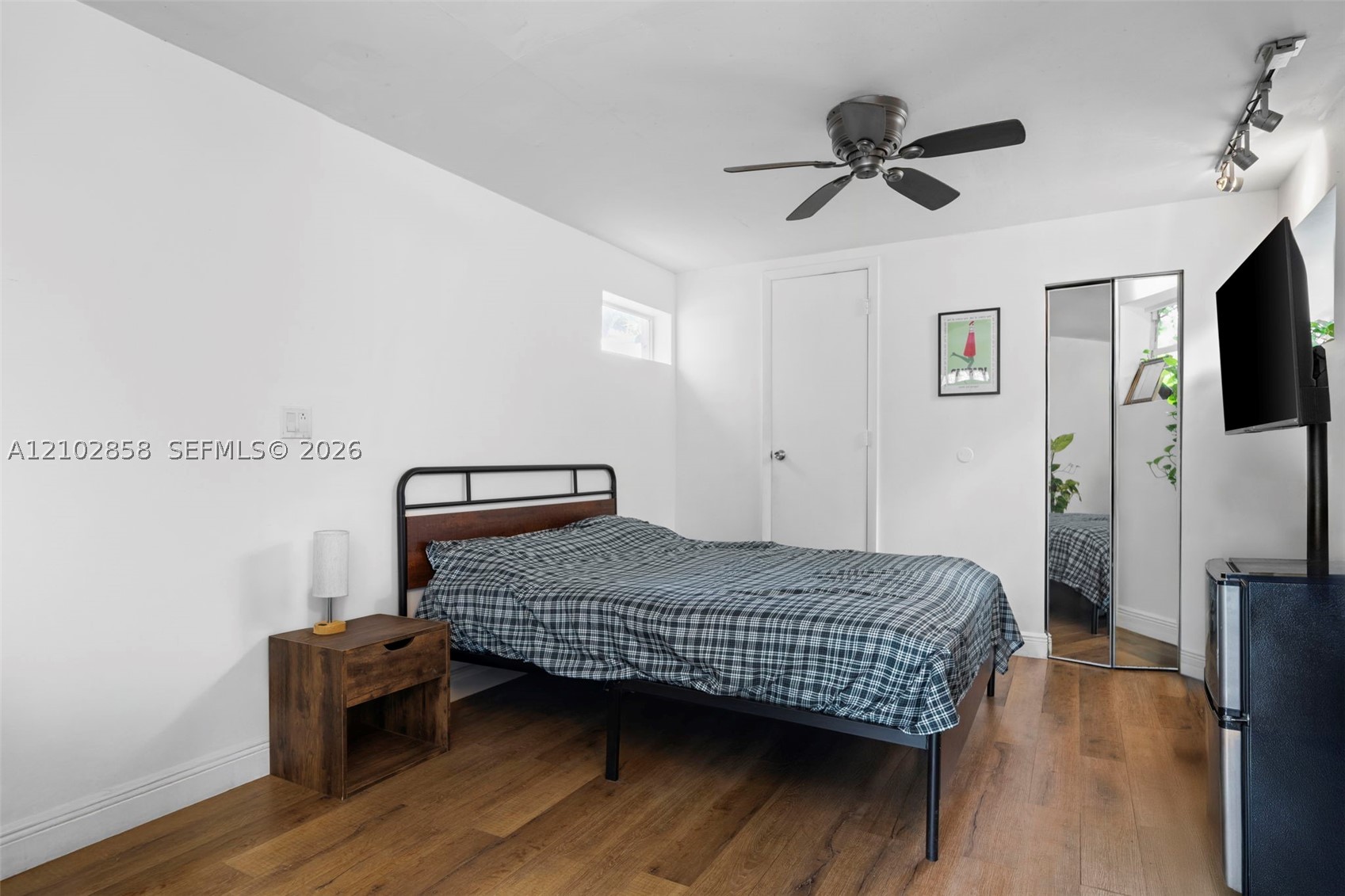555 NE 73rd St, Miami FL 33138