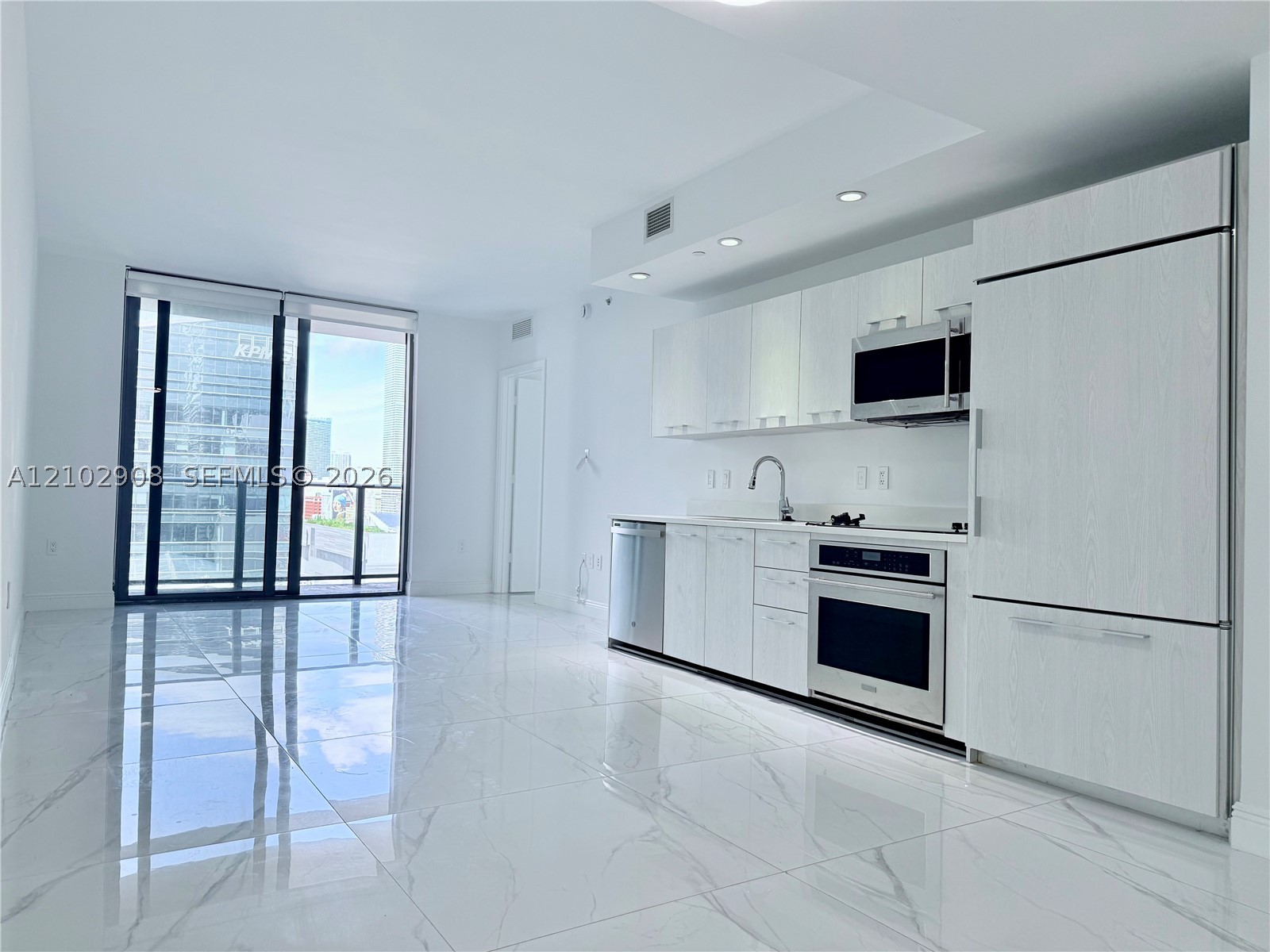 45 SW 9th St #1209, Miami FL 33130