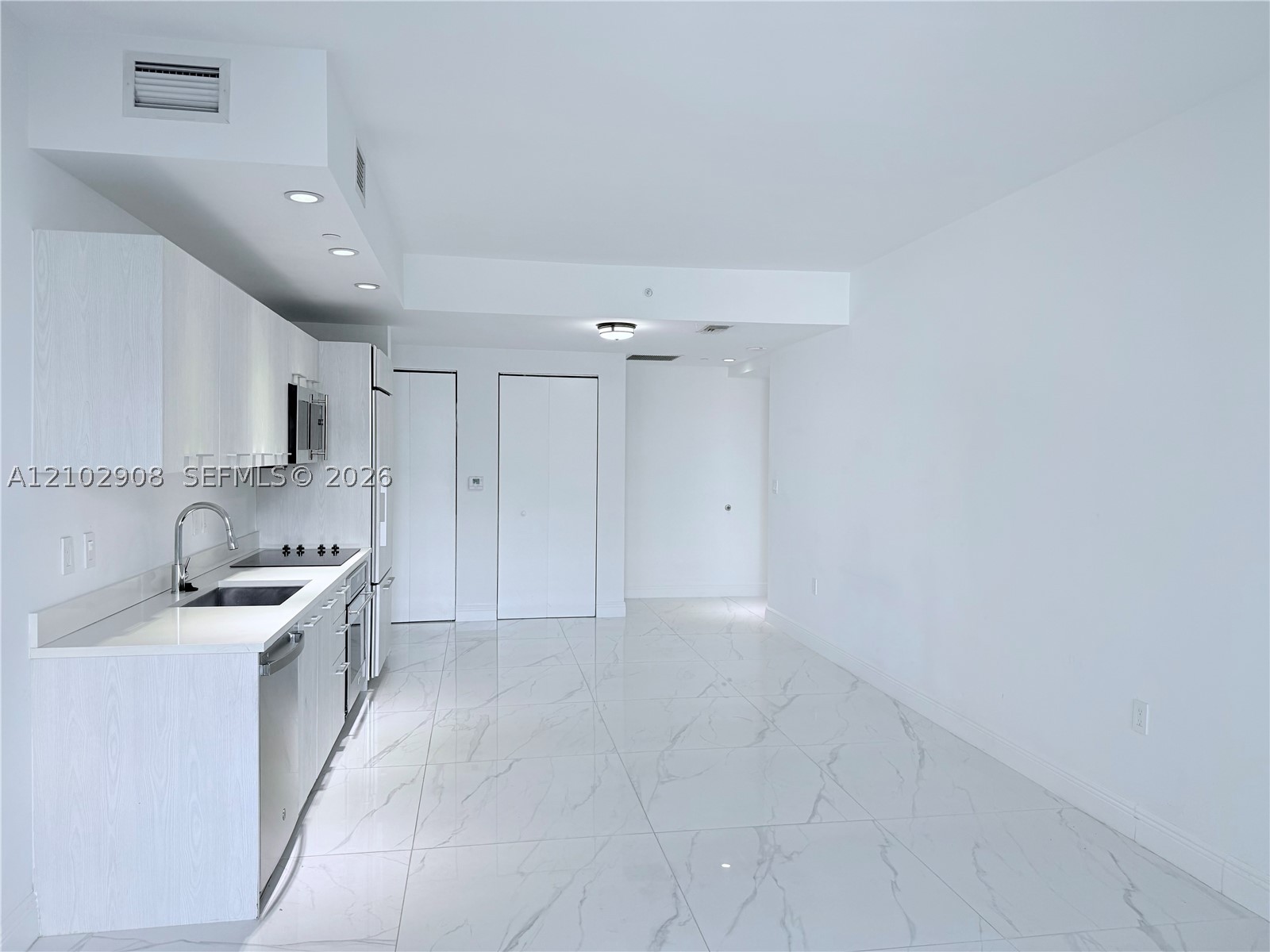 45 SW 9th St #1209, Miami FL 33130