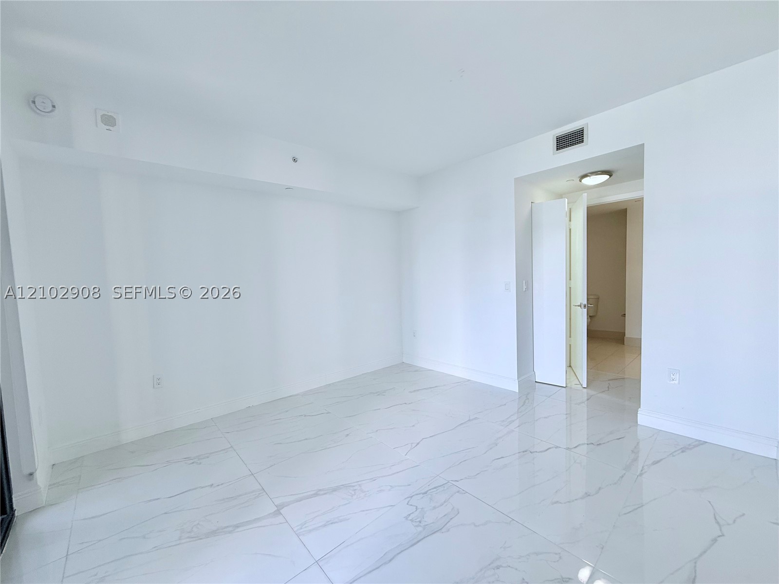 45 SW 9th St #1209, Miami FL 33130