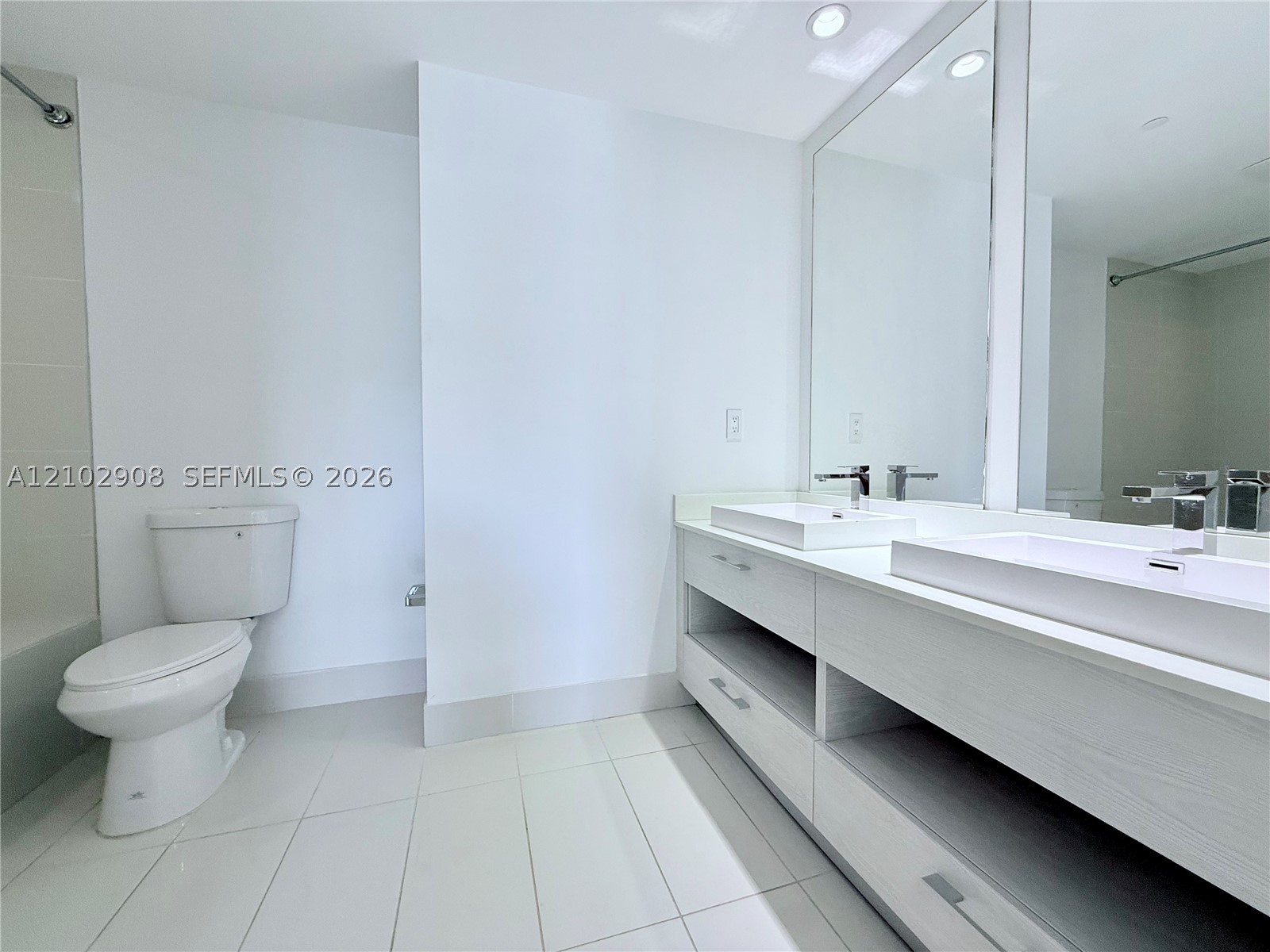 45 SW 9th St #1209, Miami FL 33130