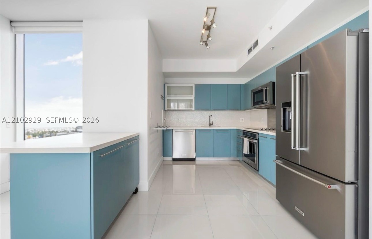 90 SW 3rd St #1613, Miami FL 33130