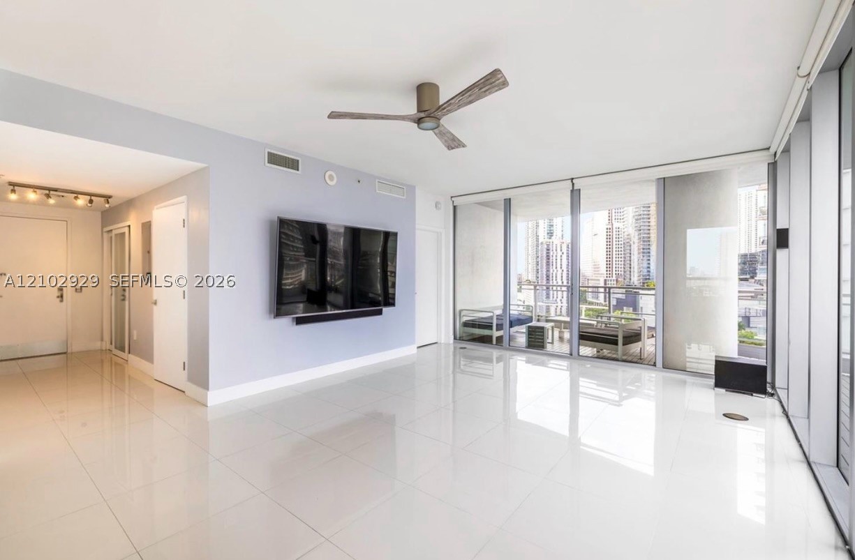 90 SW 3rd St #1613, Miami FL 33130