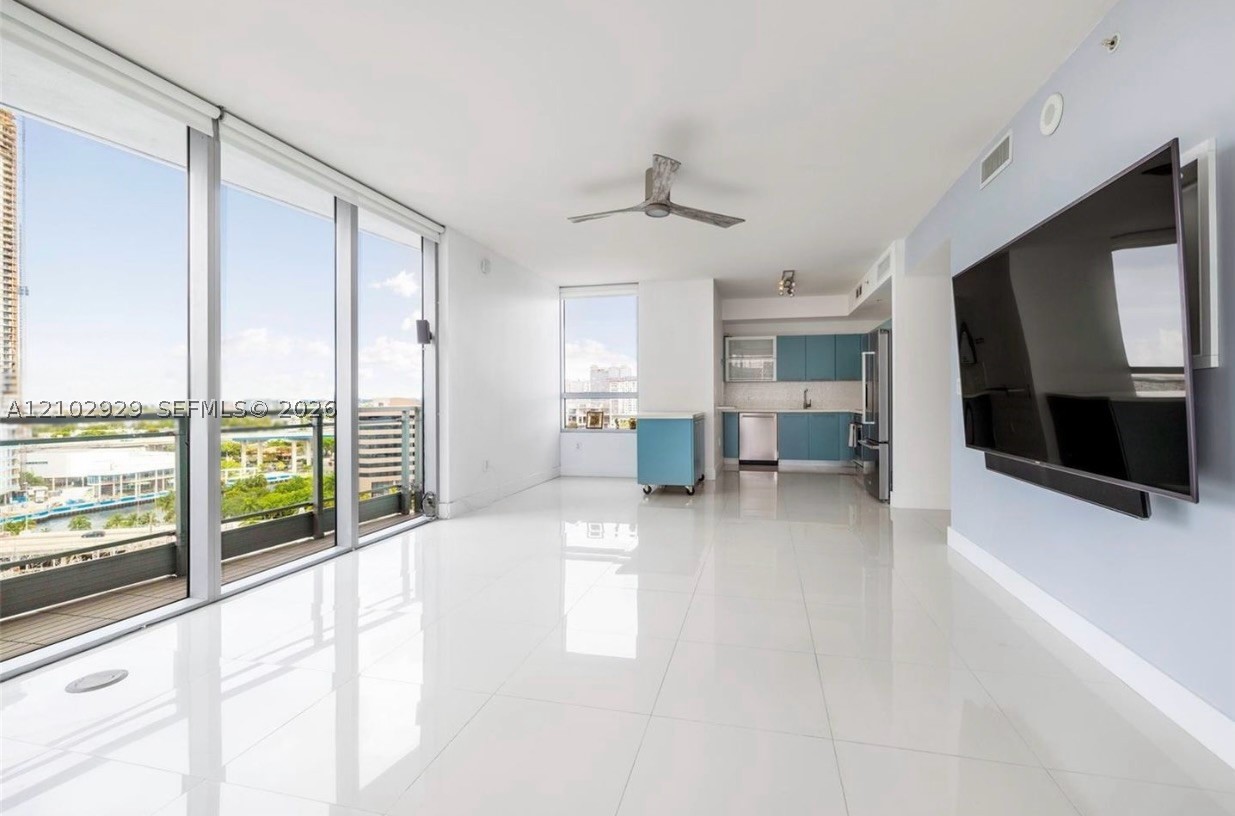 90 SW 3rd St #1613, Miami FL 33130