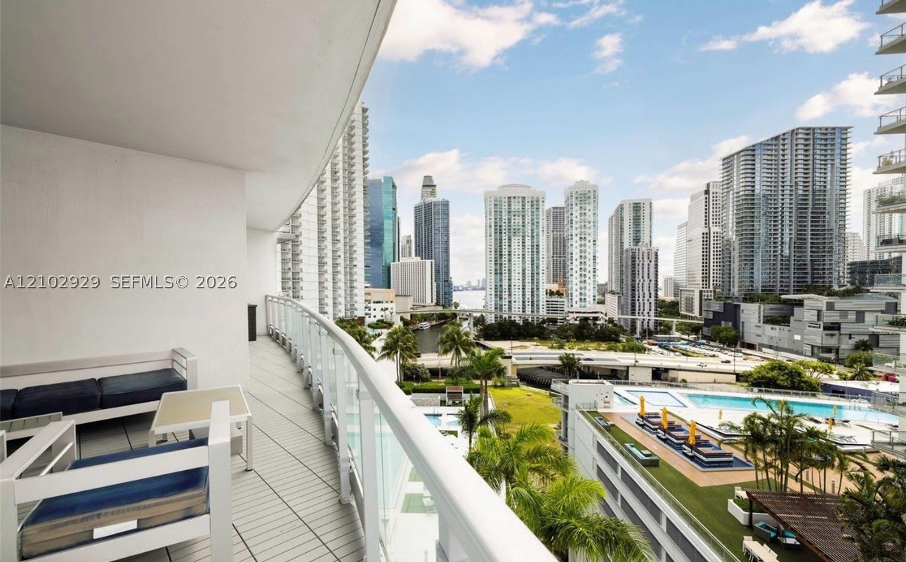 90 SW 3rd St #1613, Miami FL 33130