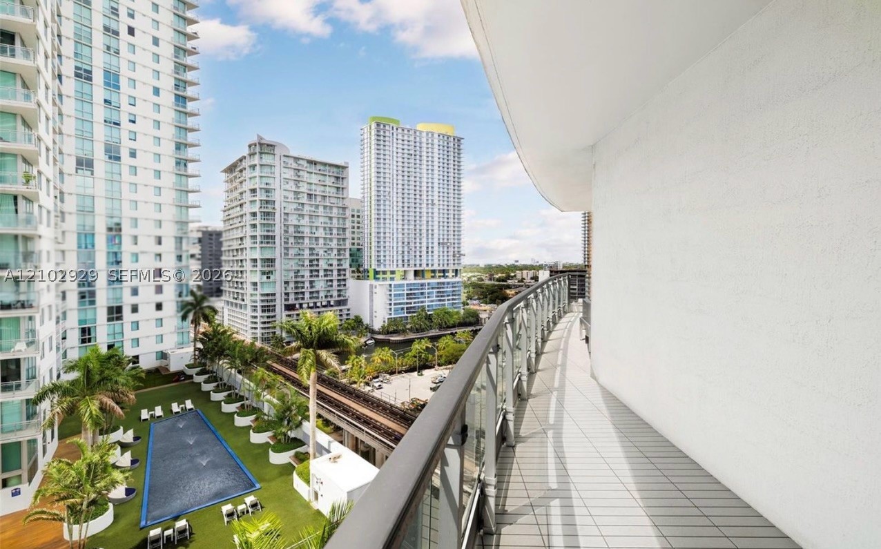 90 SW 3rd St #1613, Miami FL 33130