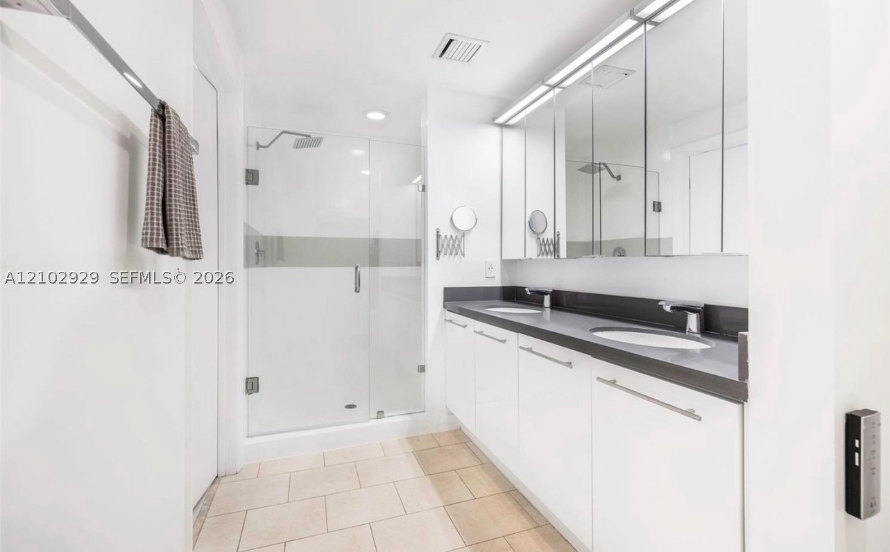 90 SW 3rd St #1613, Miami FL 33130