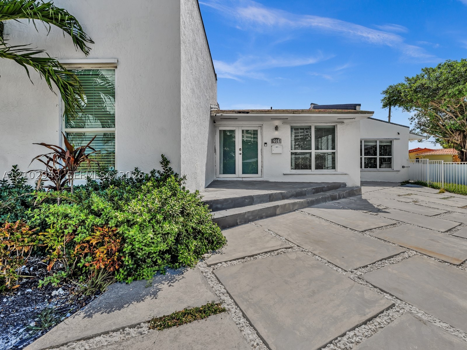 2001 NE 122nd Rd #2001, North Miami FL 33181