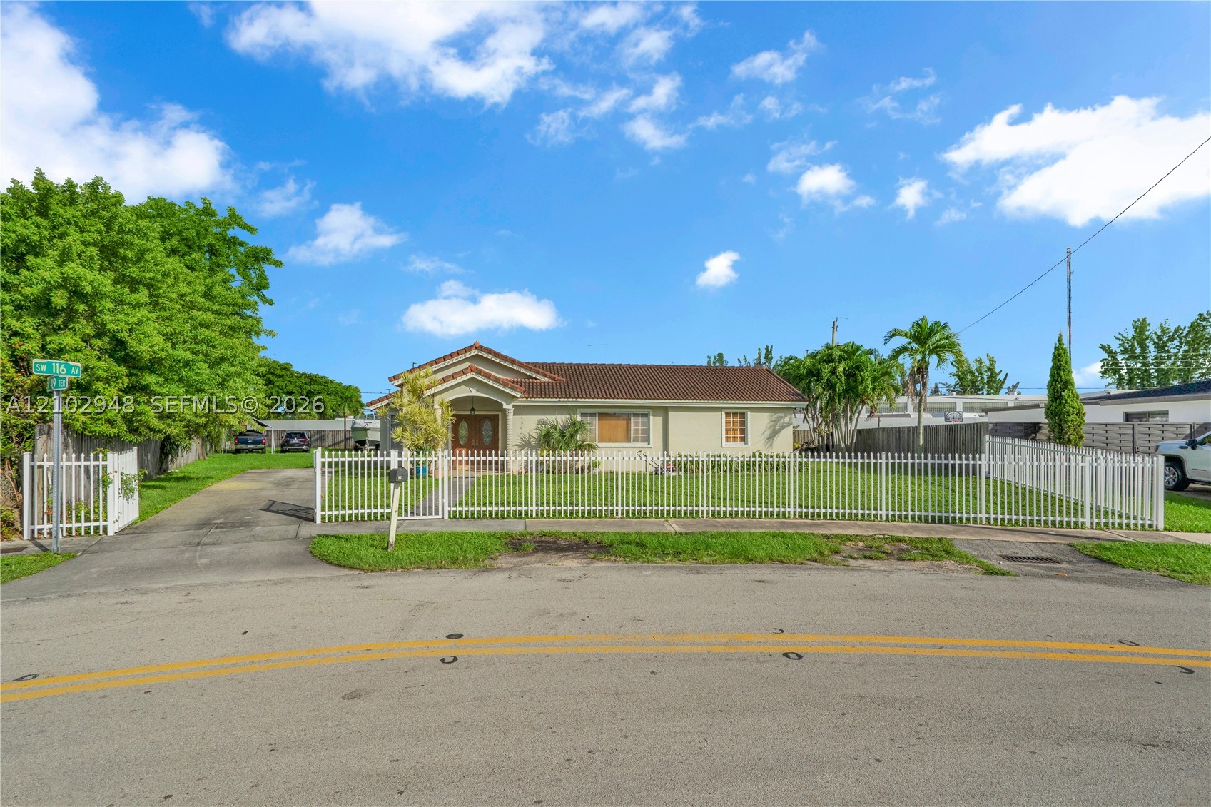 11525 SW 49th Ter, Miami FL 33165