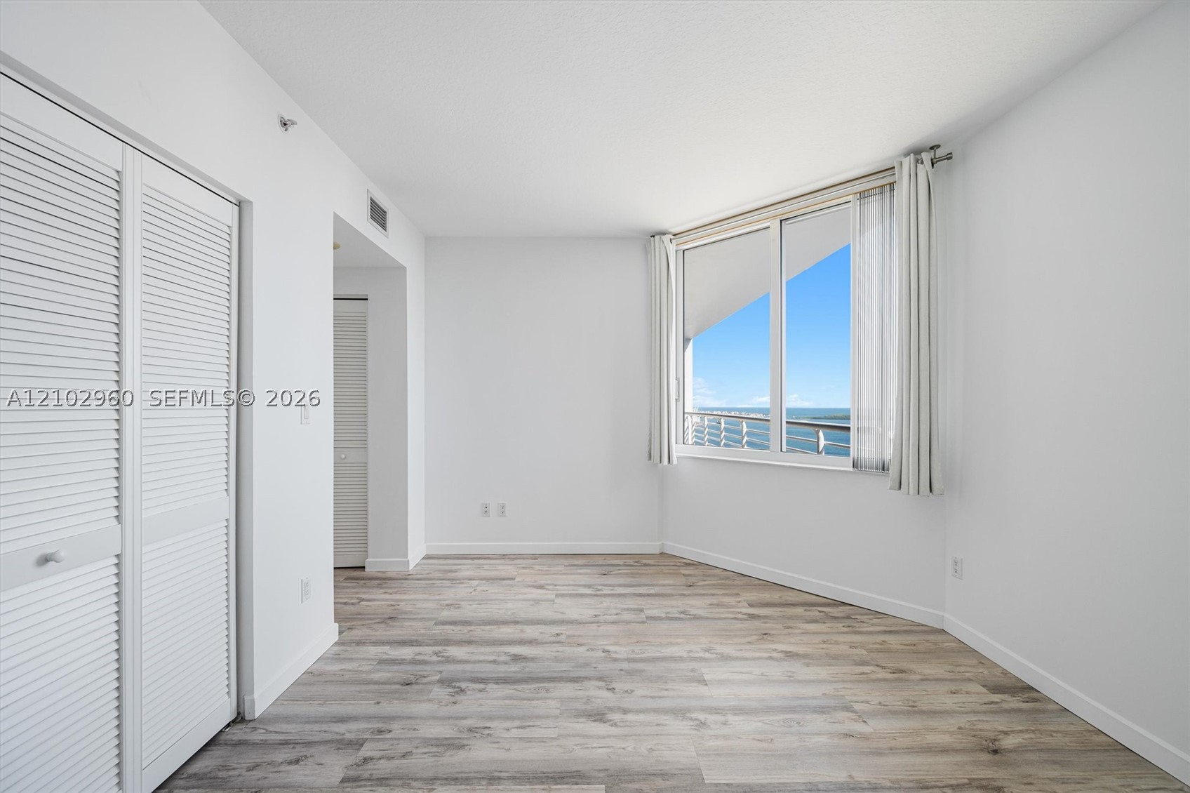325 S Biscayne Blvd #3921, Miami FL 33131