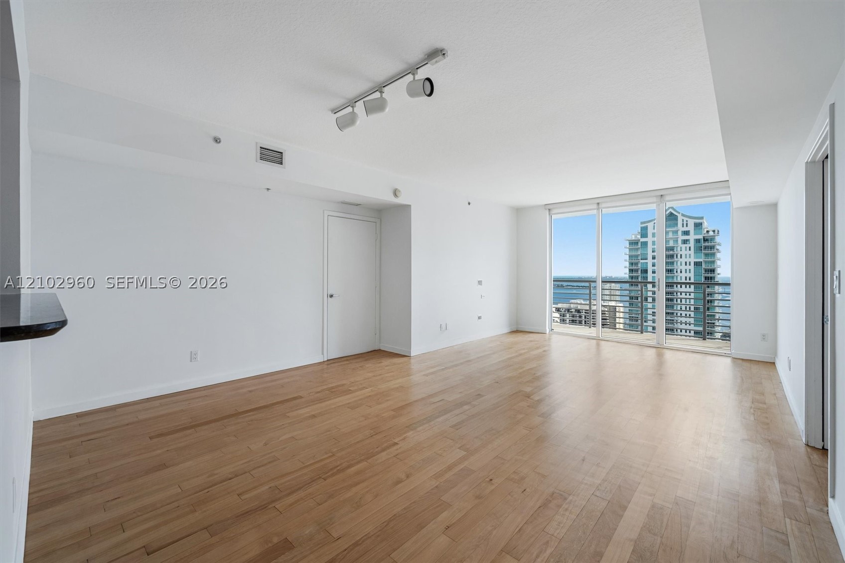 325 S Biscayne Blvd #3921, Miami FL 33131