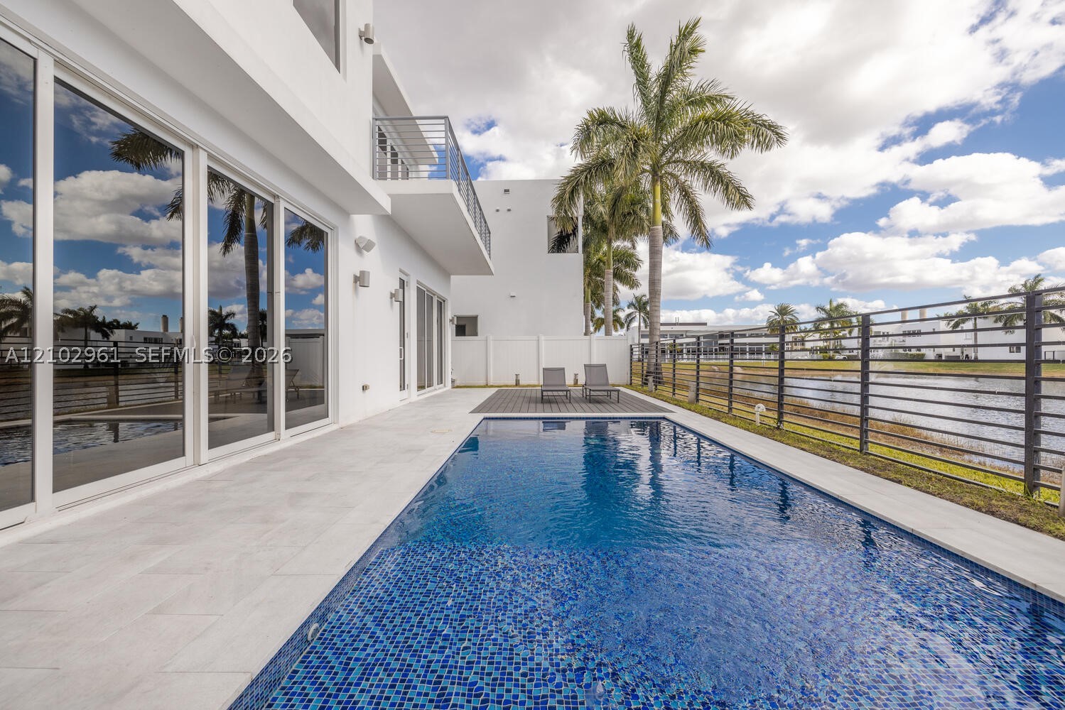 10250 NW 75th Ter, Doral FL 33178
