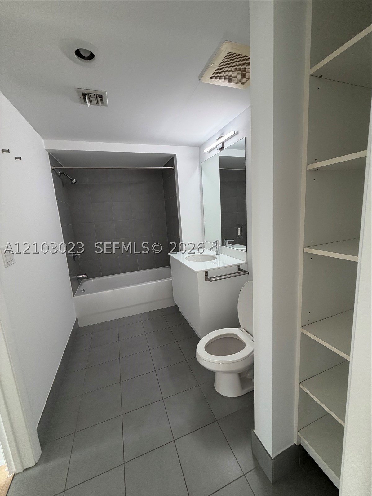92 SW 3rd St #5012, Miami FL 33130