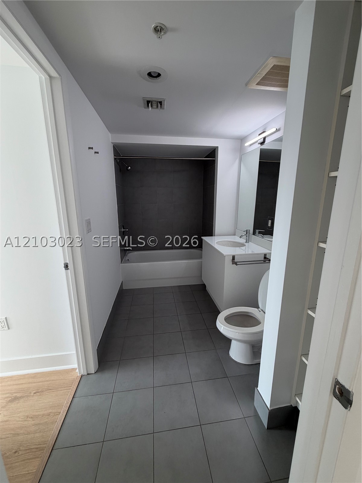 92 SW 3rd St #5012, Miami FL 33130