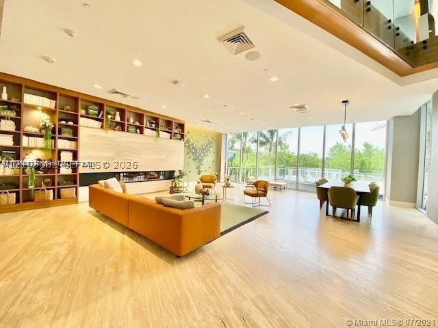 16385 Biscayne Blvd #702, North Miami Beach FL 33160