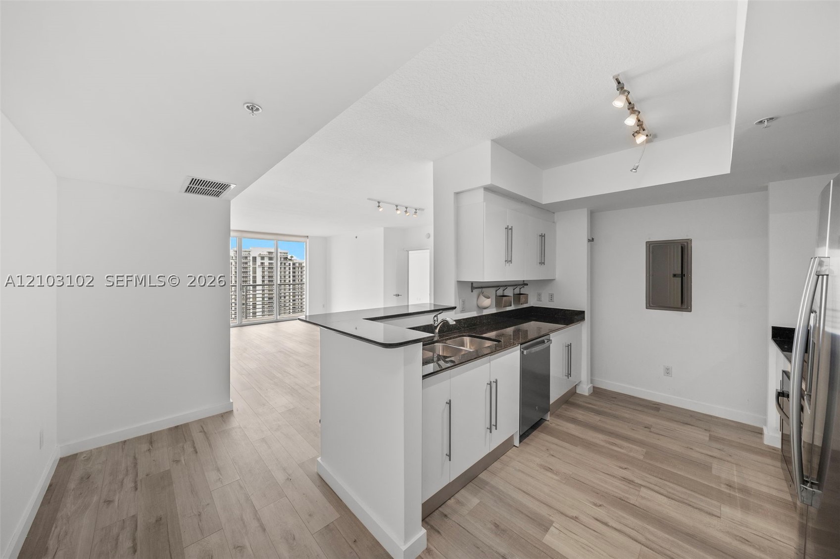 325 S Biscayne Blvd #3819, Miami FL 33131