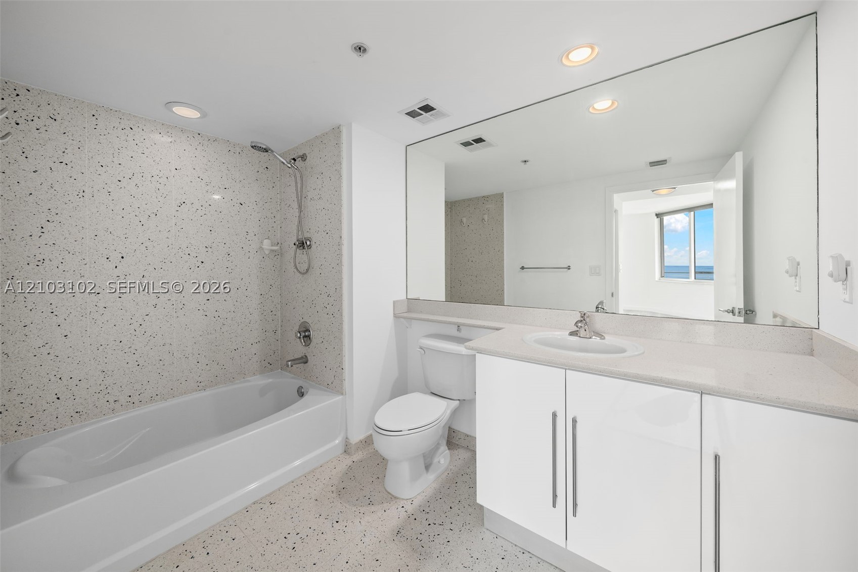 325 S Biscayne Blvd #3819, Miami FL 33131