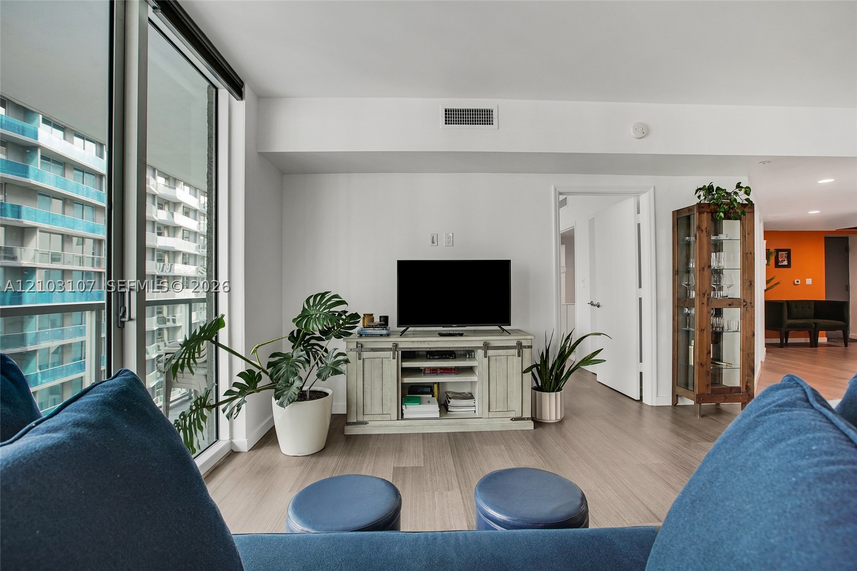 55 SE 6th St #3701, Miami FL 33131