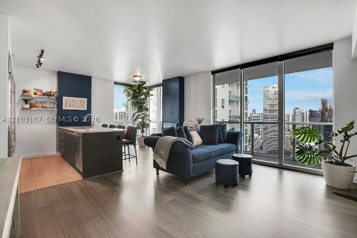 55 SE 6th St #3701, Miami FL 33131