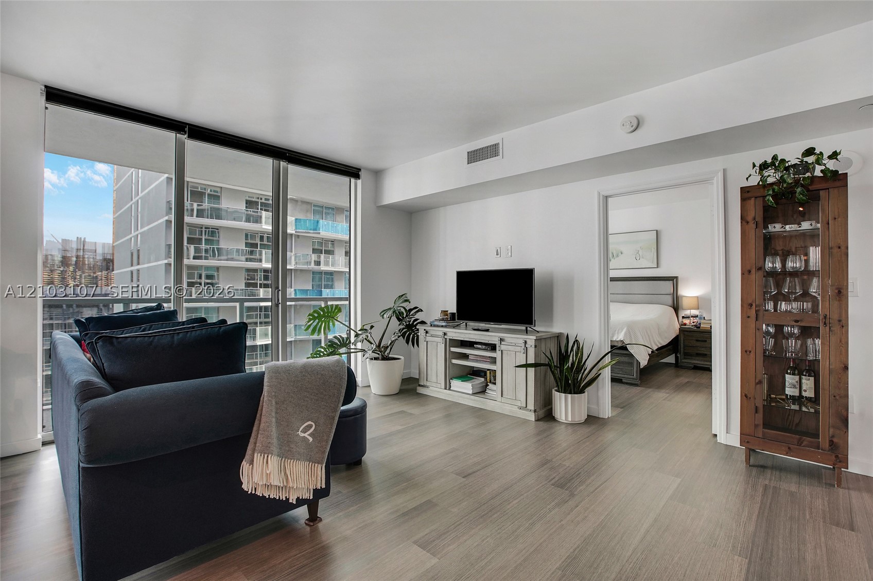 55 SE 6th St #3701, Miami FL 33131