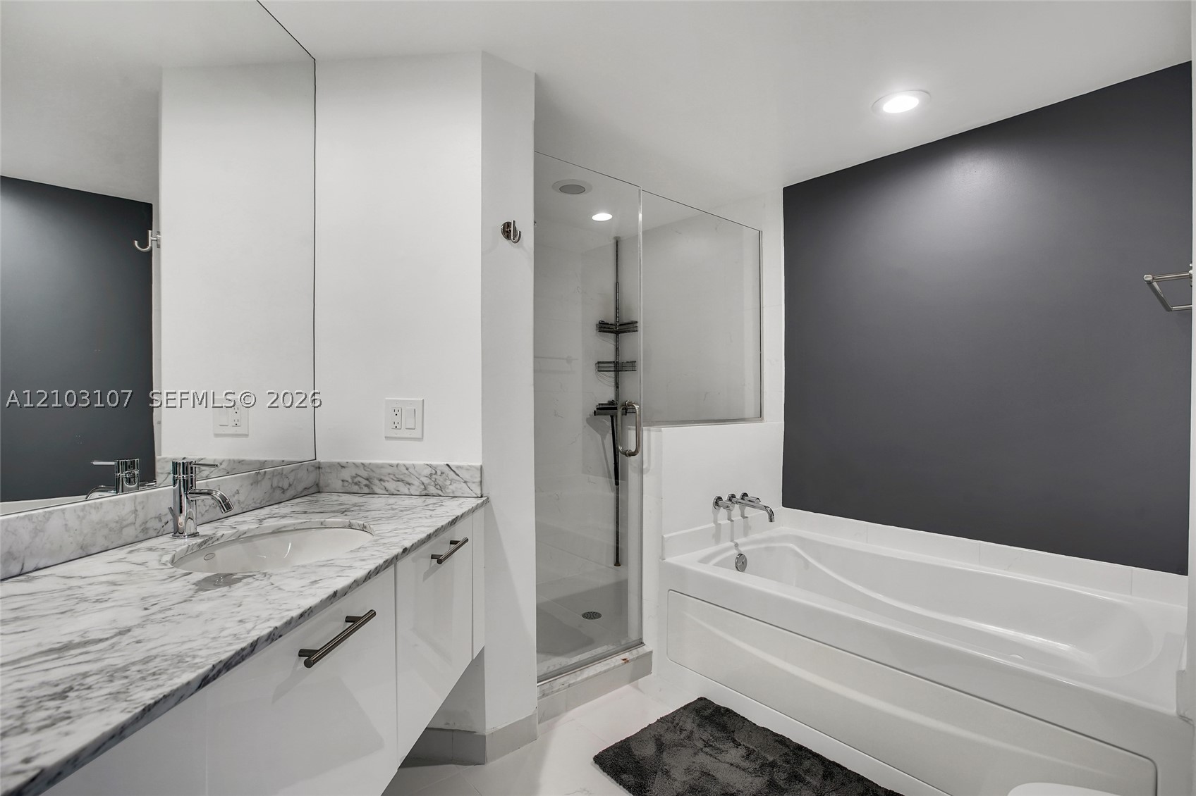 55 SE 6th St #3701, Miami FL 33131