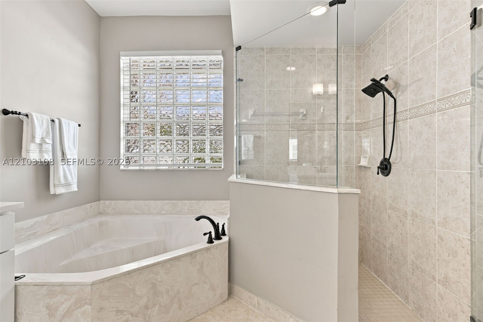 2015 NW 140th Ave, Pembroke Pines FL 33028