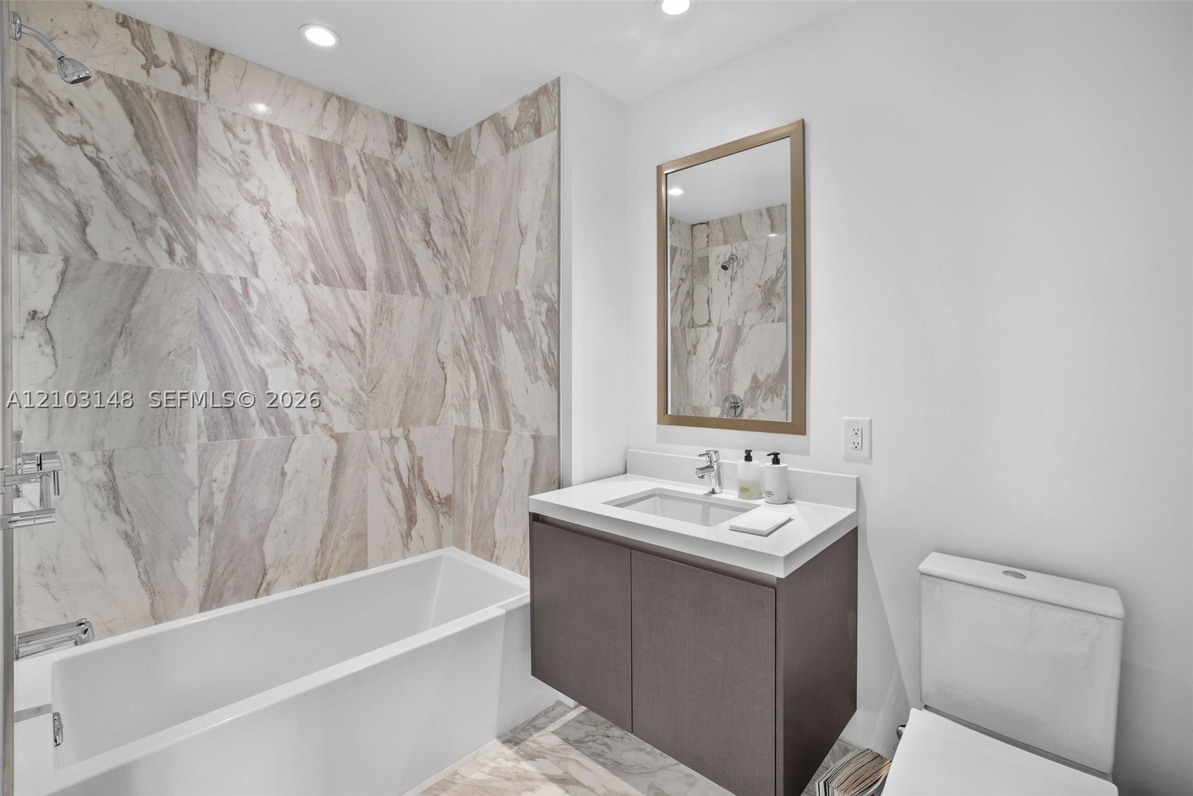 851 NE 1st Ave #3211, Miami FL 33132